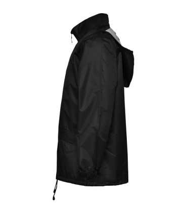 Chubasquero impermeable con capucha ajustable.