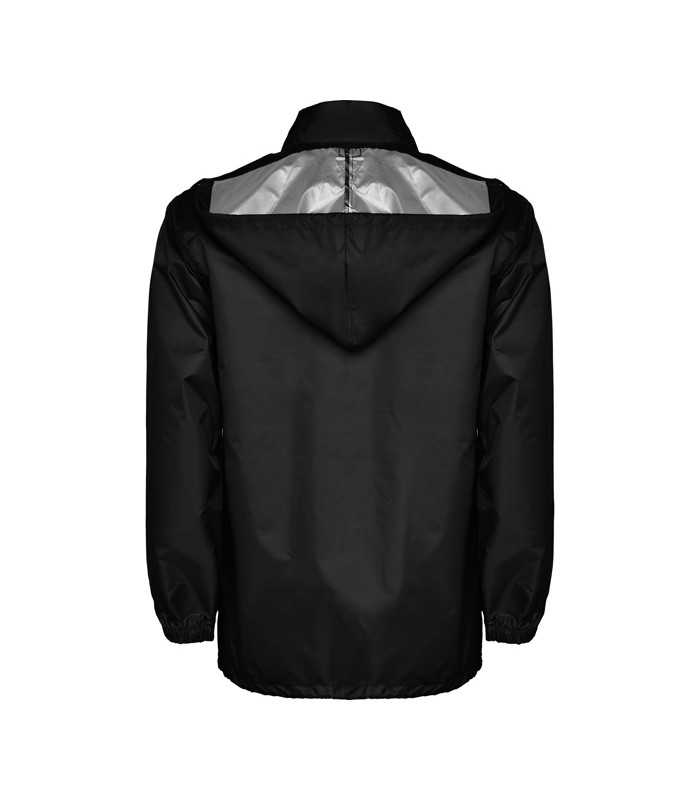 Chubasquero impermeable con capucha ajustable.