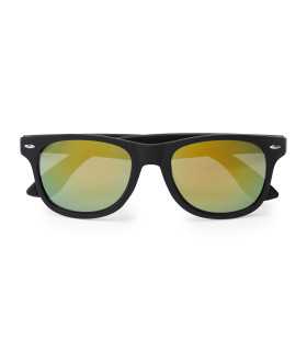 Gafas de sol clásicas en acabado negro mate y lentes de espejo.