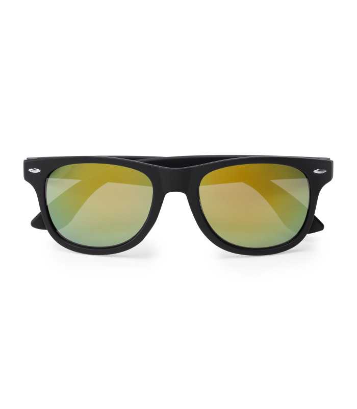 Gafas de sol clásicas en acabado negro mate y lentes de espejo.