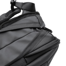 Mochila acolchada negro detalle
