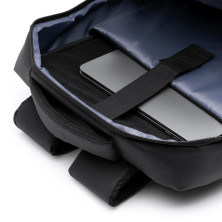 Mochila acolchada negro detalle