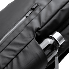 Mochila acolchada negro detalle